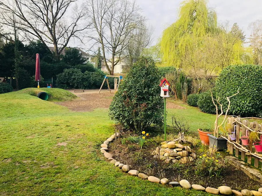 Blick aus dem Büro in unseren Garten