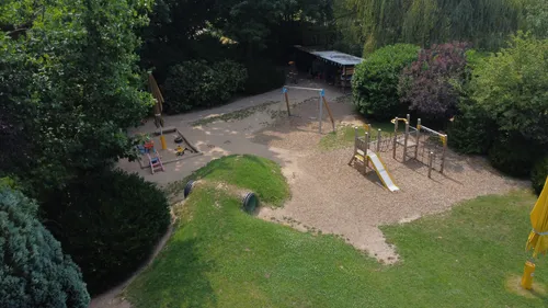 Blick vom Haus in den Garten